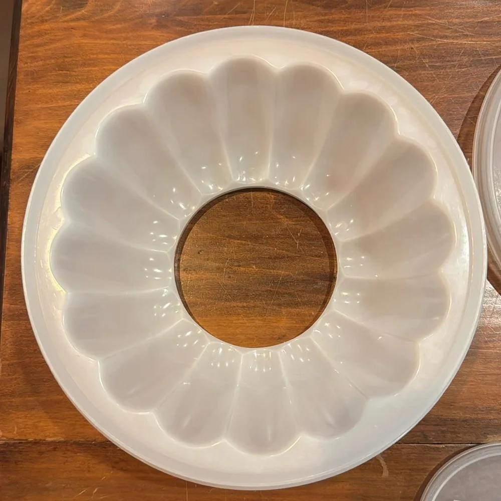 Tupperware this vintage